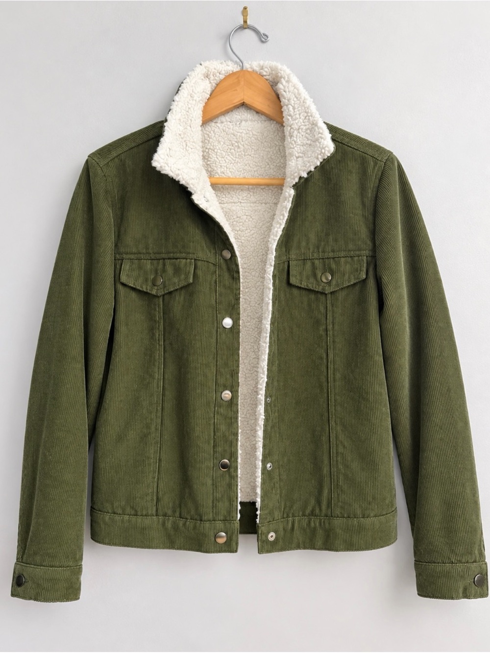 Olive Corduroy | Medium | Snap Up Perfect for Fall 🍁